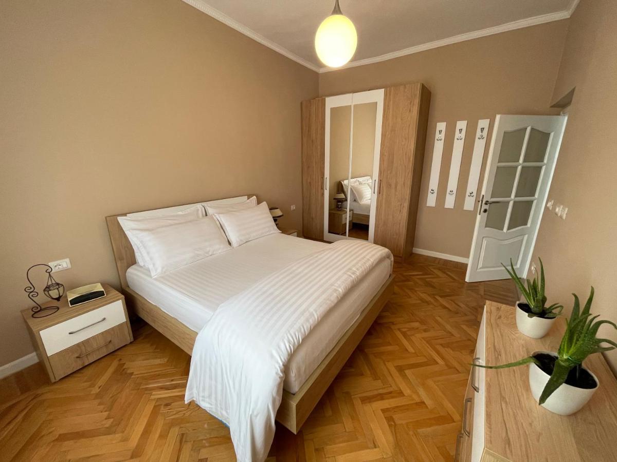 Joni & Joy Center Apartment بيرات المظهر الخارجي الصورة