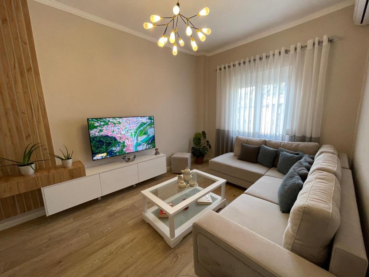Joni & Joy Center Apartment بيرات المظهر الخارجي الصورة