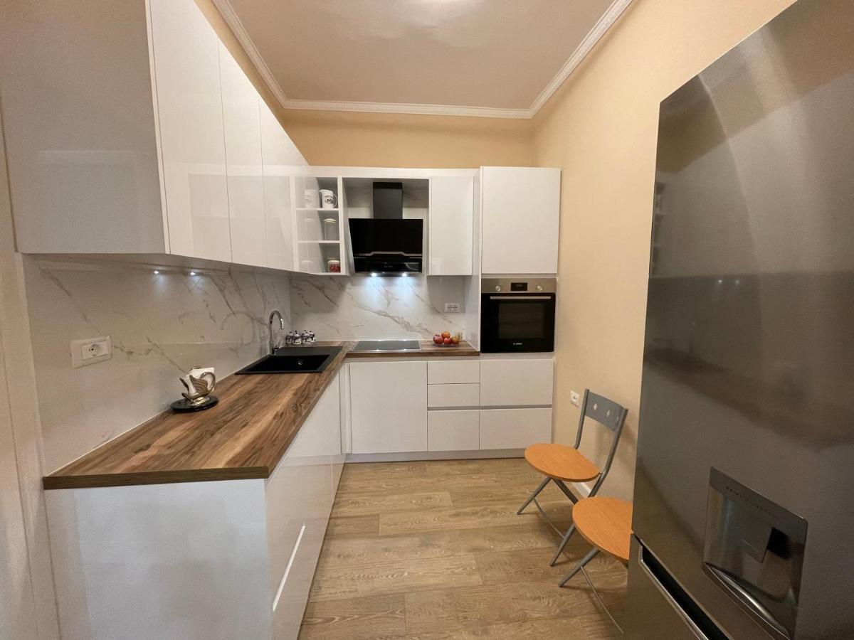 Joni & Joy Center Apartment بيرات المظهر الخارجي الصورة