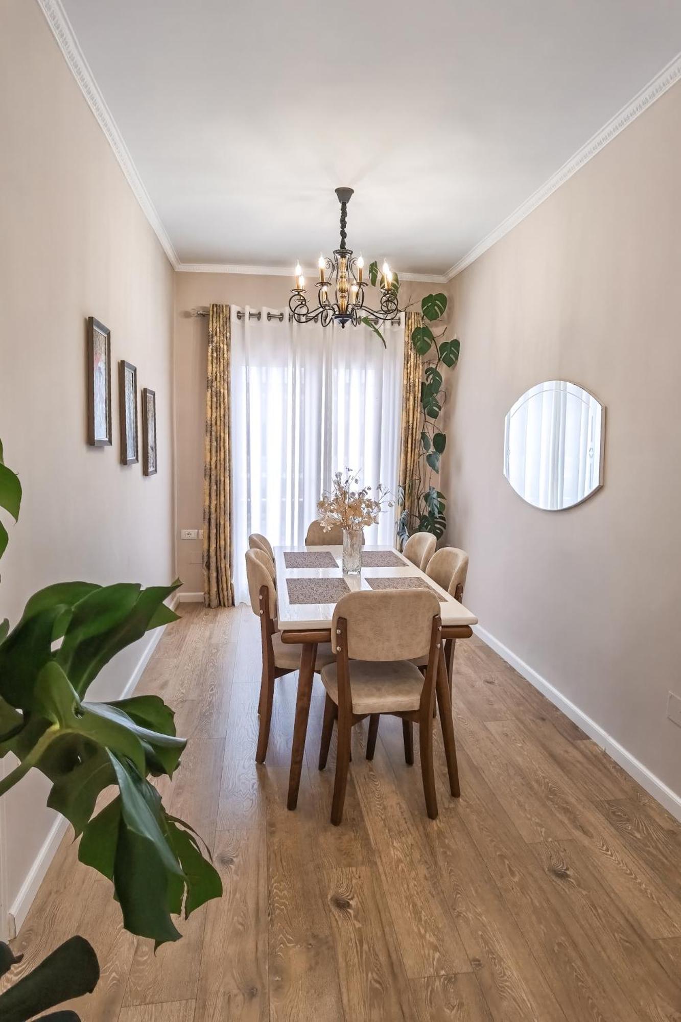 Joni & Joy Center Apartment بيرات المظهر الخارجي الصورة